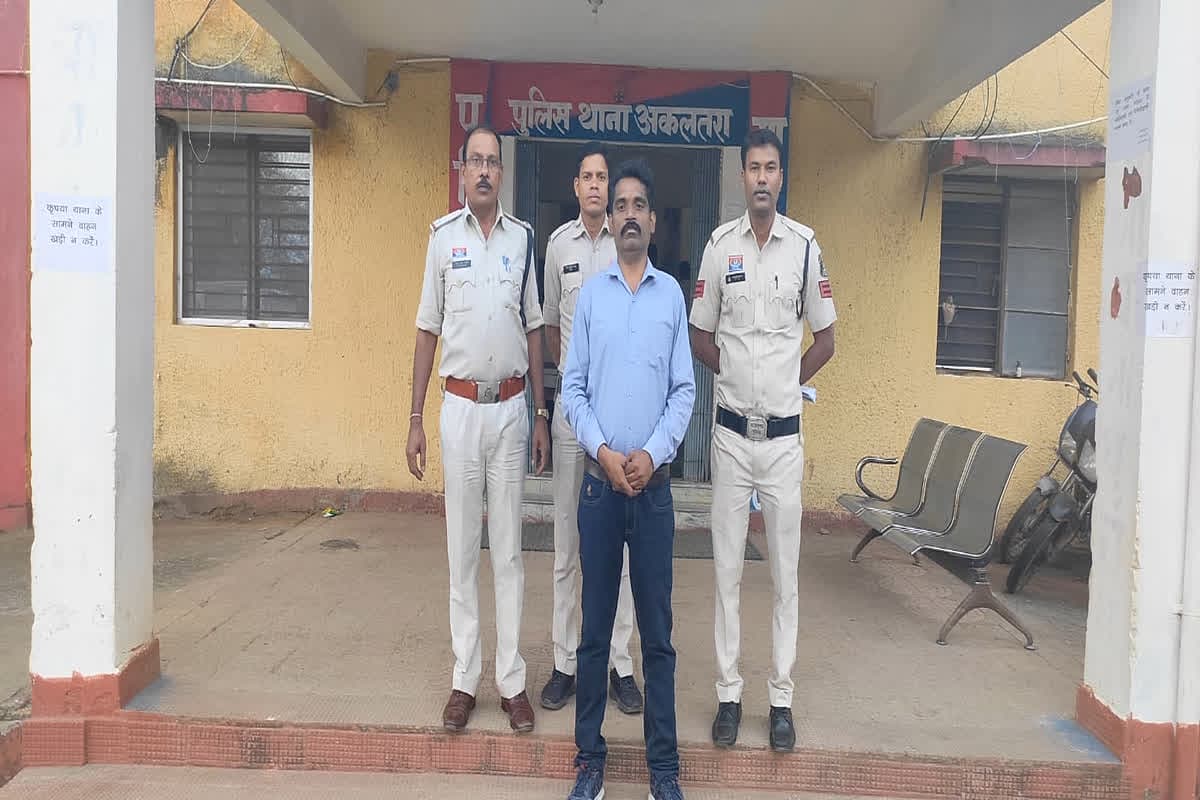 Janjgir-Champa Crime News: प्रधानपाठक ने महिला के साथ की छेड़छाड़, फिर कर दिया ये कांड, अब पुलिस ने किया गिरफ्तार