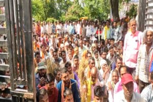 Khairagarh News: खराब मौसम ने फेरा उम्मीदों पर पानी, खेतों में लगी फसल हुई नष्ट, जिला मुख्यालय में जुटे अन्नदाताओं ने प्रशासन से की ये मांग