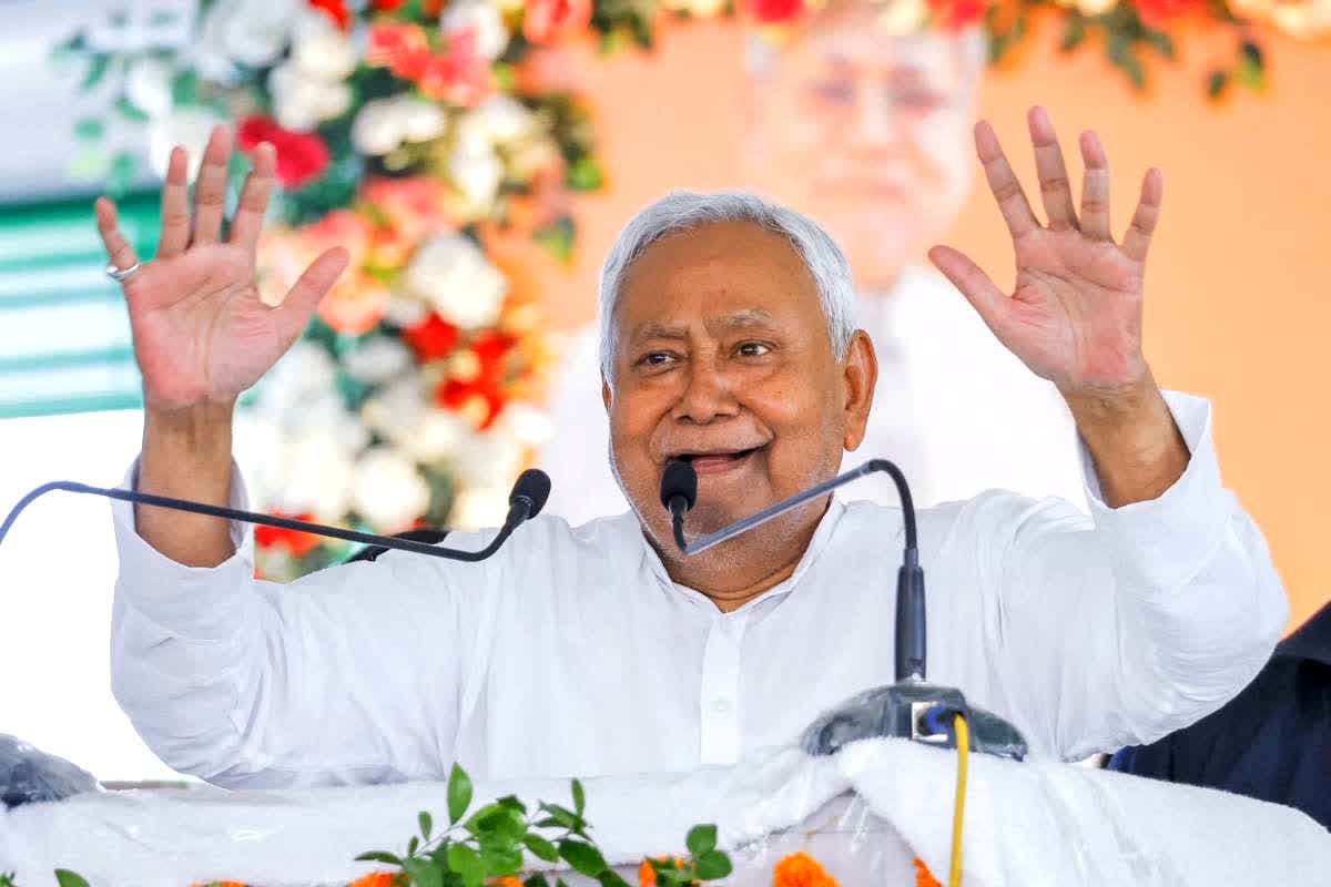 Bihar GOVT Alliance News: क्या नीतीश कुमार फिर मारेंगे पलटी? चुनाव जीतते ही इस पार्टी ने दिया गठबंधन करने का ऑफर, शेयर की कैबिनेट की पूरी कुंडली