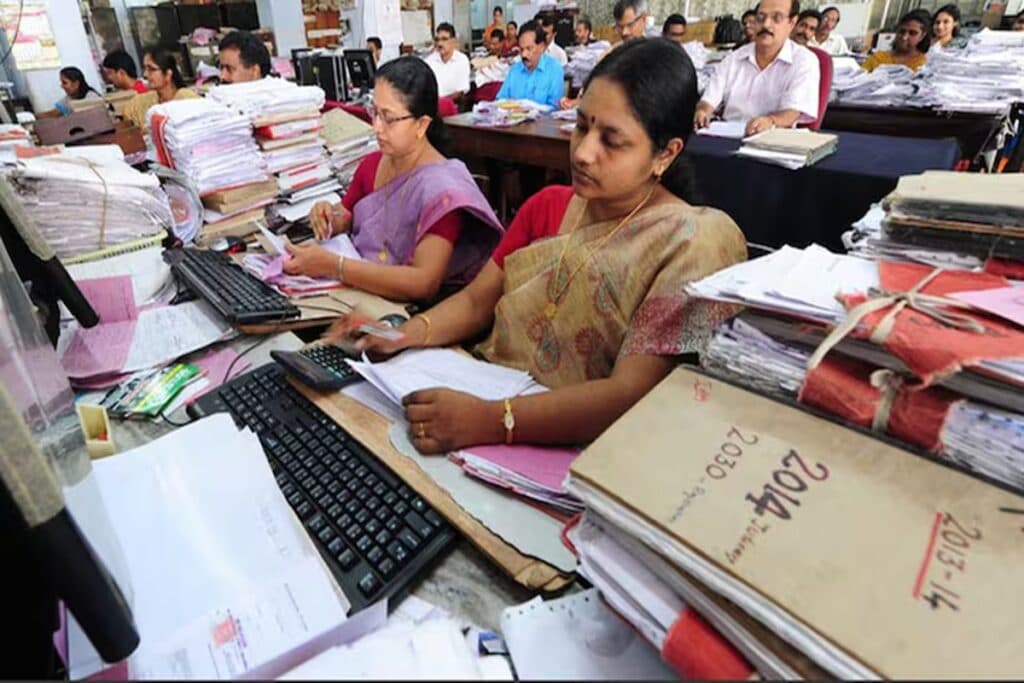 Sarkari Karmchari Latest News: बड़ी खबर..! इन सरकारी कर्मचारियों की बढ़ने वाली है सैलरी, वित्त विभाग ने भी कहा OK , कर्मियों में खुशी की लहर…