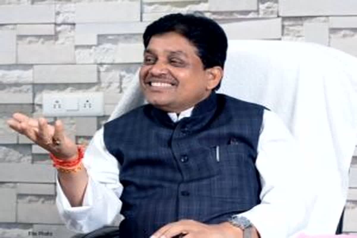 Raipur Dharmantaran News: 250 परिवारों ने ईसाई धर्म छोड़कर अपनाया भगवा चोला, कहा जय श्री राम, सियासी गलियारों में फिर बवाल