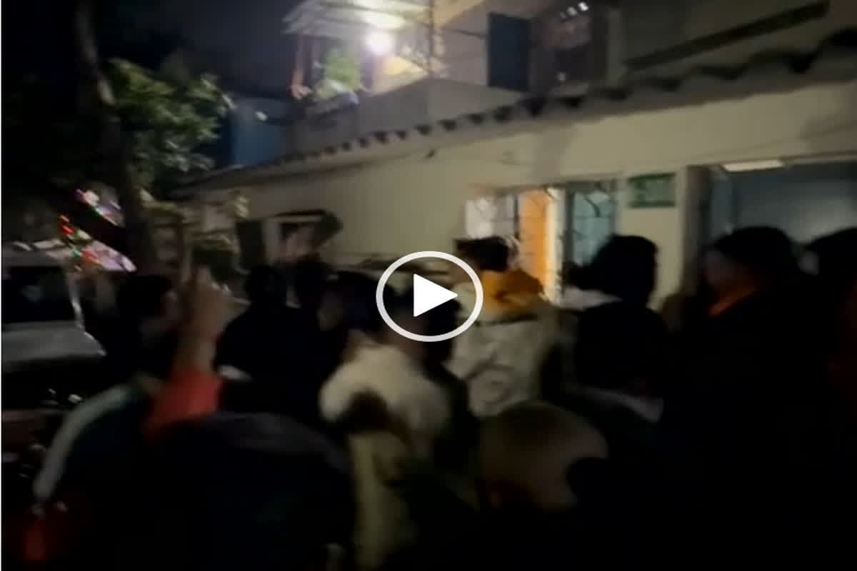 Bilaspur News: SECL कर्मचारी के मकान में चल रहा था ऐसा काम, देखकर आगबबूला हो गए हिंदू संगठन, मौके पर मचा बवाल