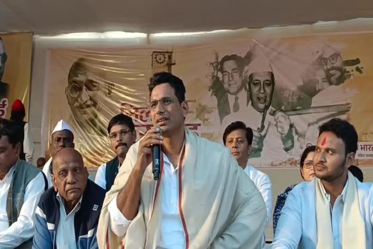 Bhilai News: विधायक देवेंद्र यादव ने शुरू किया सत्याग्रह, इस बात को लेकर हुए नाराज, दूसरी पार्टी के झंडे के नीचे आंदोलन को तैयार