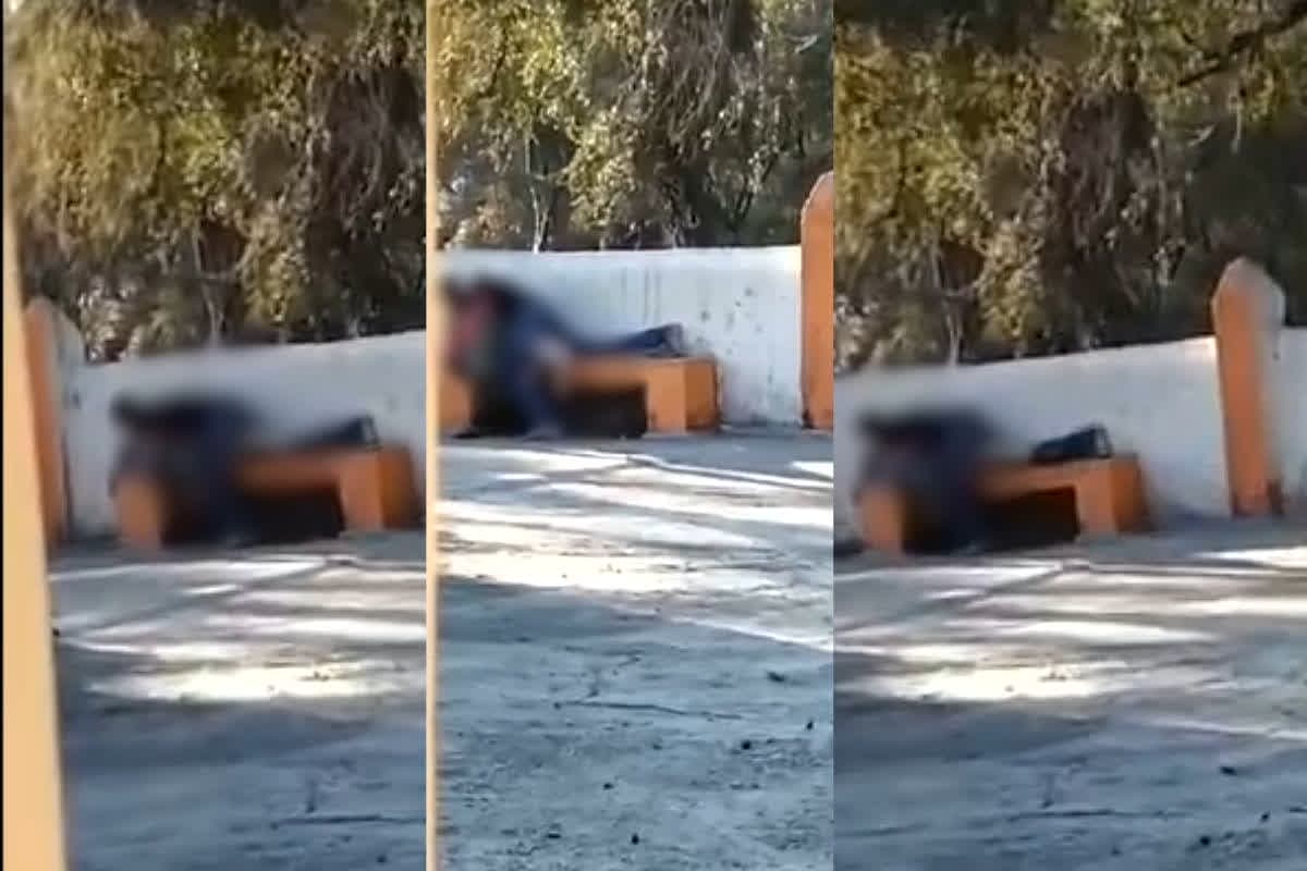Couple Viral Video: मंदिर परिसर में कुर्सी पर सेक्स करने लगे प्रेमी प्रेमिका, किसी ने रिकॉर्ड करके वायरल कर दी पूरी फिल्म