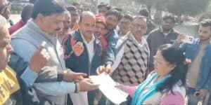 Katni Farmers Protest: “रिश्वत नहीं देते तो उपज को बेवजह रिजेक्ट कर देते हैं”, मध्यप्रदेश में किसानों ने खोला मोर्चा, कांग्रेस नेता के साथ पहुंचे कलेक्ट्रेट