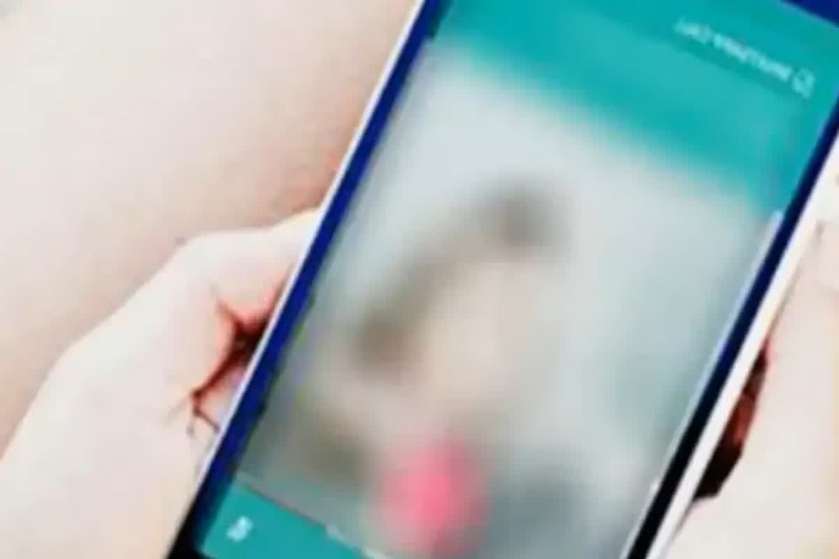 Private Video Leaked: प्राइवेट वीडियो लीक करने की धमकी दी! शादीशुदा महिला से जबरदस्ती बनाया संबंध, फिर अश्लील क्लिप पति के व्हाट्सएप पर भेजकर…