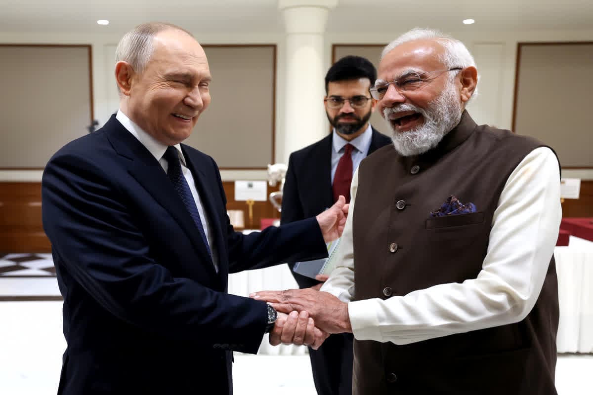 Putin PM Modi Meeting: ‘भारत न्यूट्रल नहीं…’, पुतिन का वेलकम कर बोले PM मोदी, जवाब में रूसी राष्ट्रपति ने कह दी ये बड़ी बात, देखें वीडियो