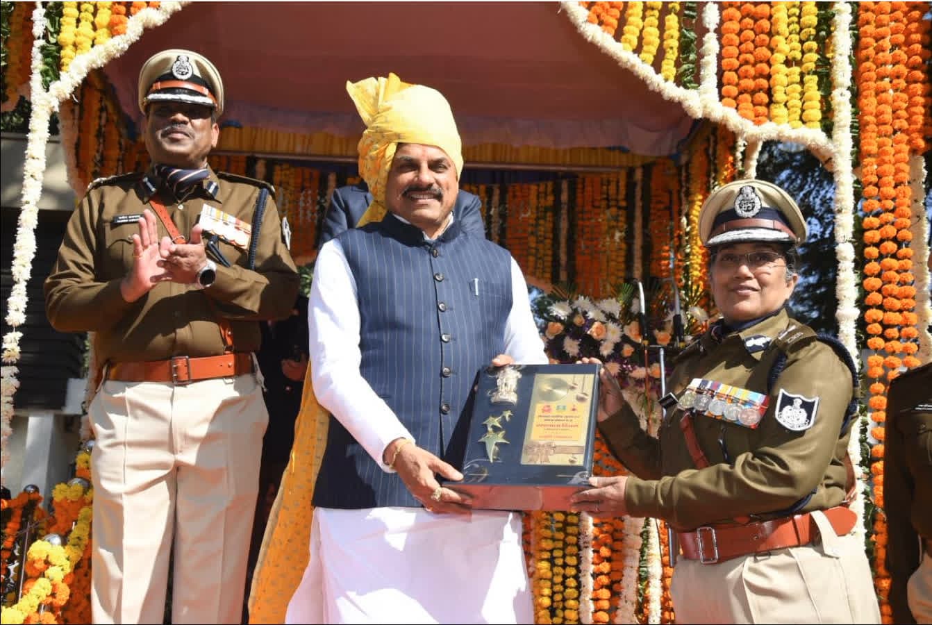 Cm Dr.Mohan Yadav: भोपाल में होमगार्ड्स का ग्रैंड शो! सीएम ने ली परेड की सलामी, वीर जवानों को मिला बड़ा सम्मान