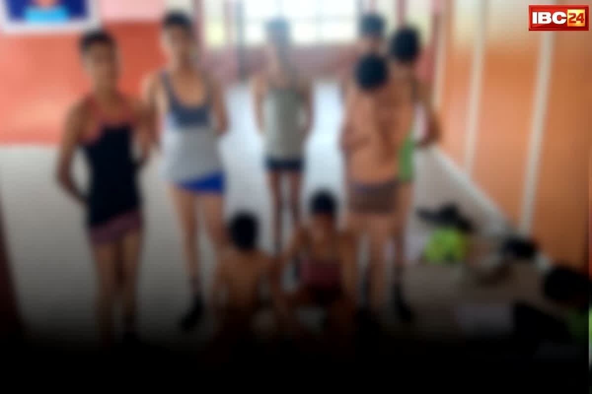 Sehore student Harassment: स्कूल में बच्चों को निर्वस्त्र कर प्रबंधक करते थे ऐसी हरकत, तस्वीर वायरल होते ही मच गया बवाल, जिला शिक्षा अधिकारी ने लिया बड़ा एक्शन