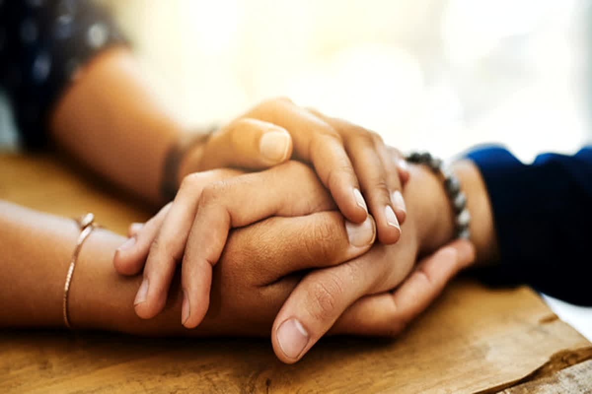 Couple Commits Suicide: प्रेम कहानी का खौफनाक अंत… प्रेमी-प्रेमिका की हालत देख चौंक गया हर कोई, पुलिस के पैरो तले खिसकी जमीन
