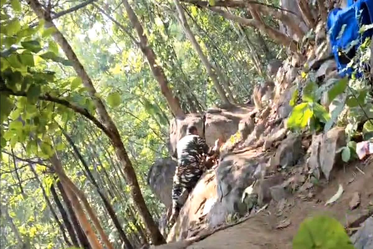IED Blast In Kanker: DRG के 3 जवान हुए शहीद, डी माइनिंग ऑपरेशन के दौरान हुआ हादसा, छत्तीसगढ़ के इस जिले में मची अफरा-तफरी
