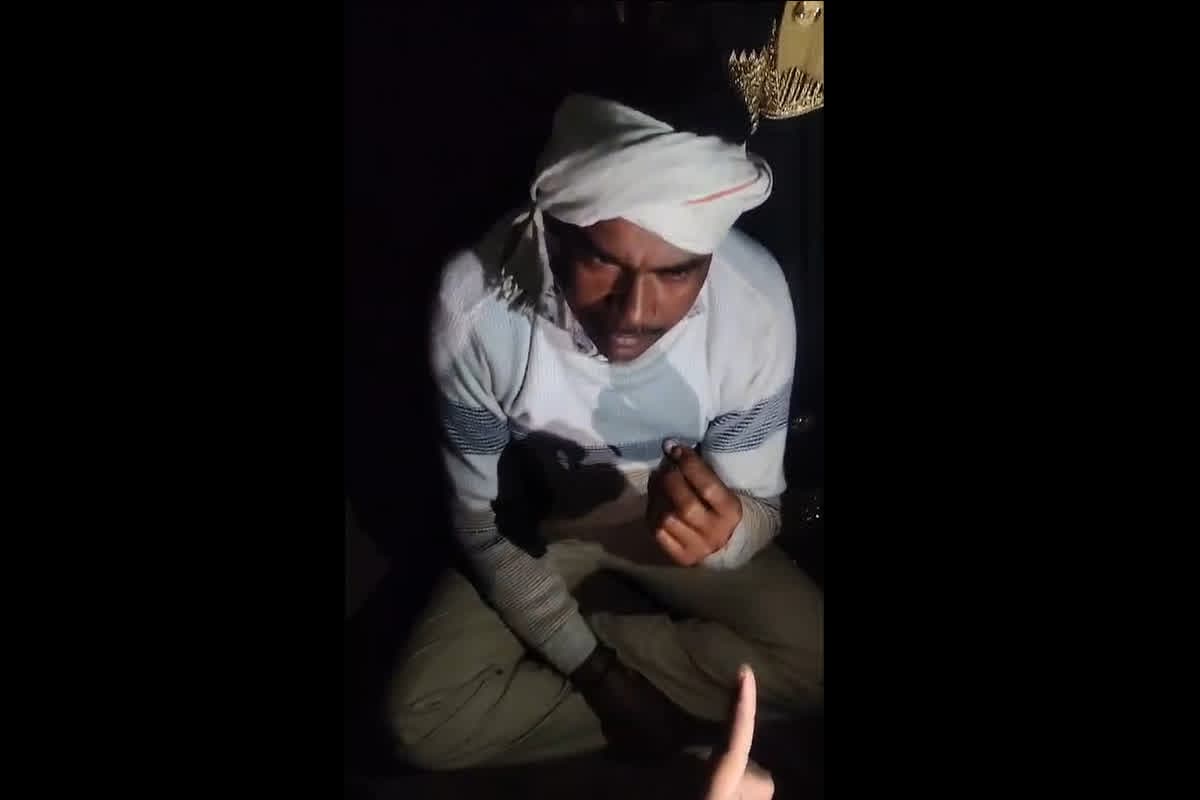 Conversion in MP: चावल, आटा नहीं बल्कि नौकरी का लालच देकर किया जा रहा था धर्मांतरण, मौके पर पहुंचे बजरंग दल के कार्यकर्ता, गांव की महिलाओं ने लाया अलग ट्विस्ट
