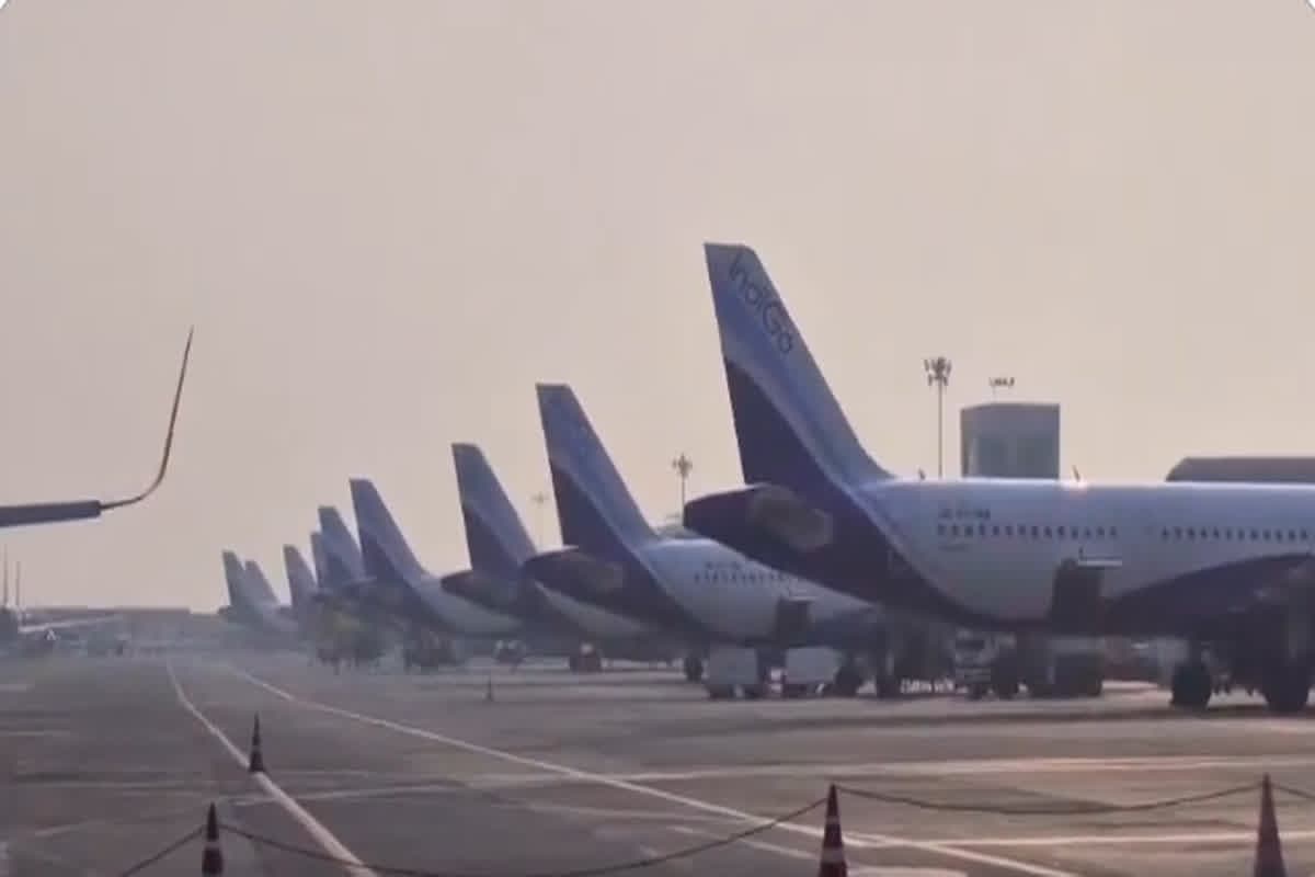 Indigo Flight Cancelled: देशभर में इंडिगो की उड़ानें ठप! अबतक 320+ फ्लाइट्स हुईं कैंसल, ये बड़ी वजह आ रही सामने…