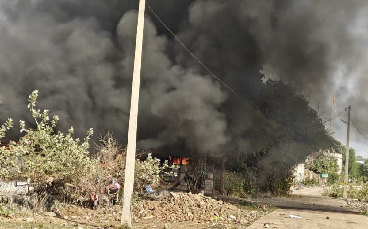 kawardha Fire News: धधक उठा कचरा प्रबंधन केंद्र! अगर फायर ब्रिगेड होती 5 मिनट भी लेट तो हो जाता बड़ा कांड, देखें ये खौफनाक वीडियो