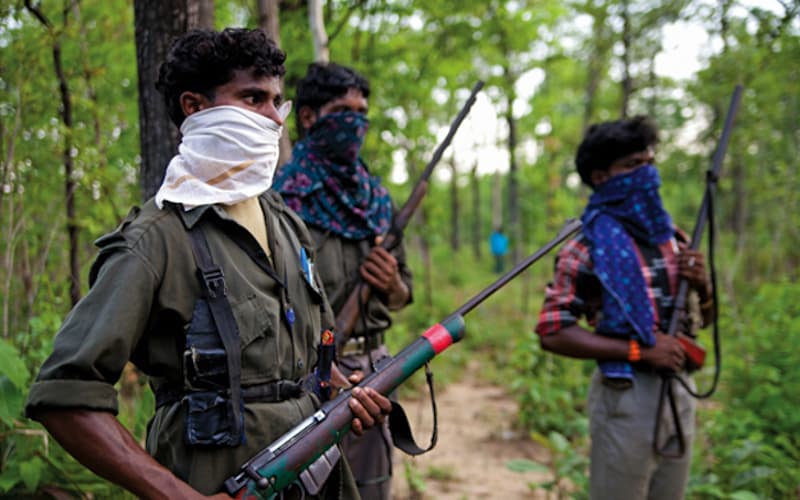 Naxali Surrender News: नक्सलवाद को एक और बड़ा झटका, एक साथ 11 माओवादियों ने छोड़े हथियार, इससे भी बड़ी खबर, कुछ देर में!