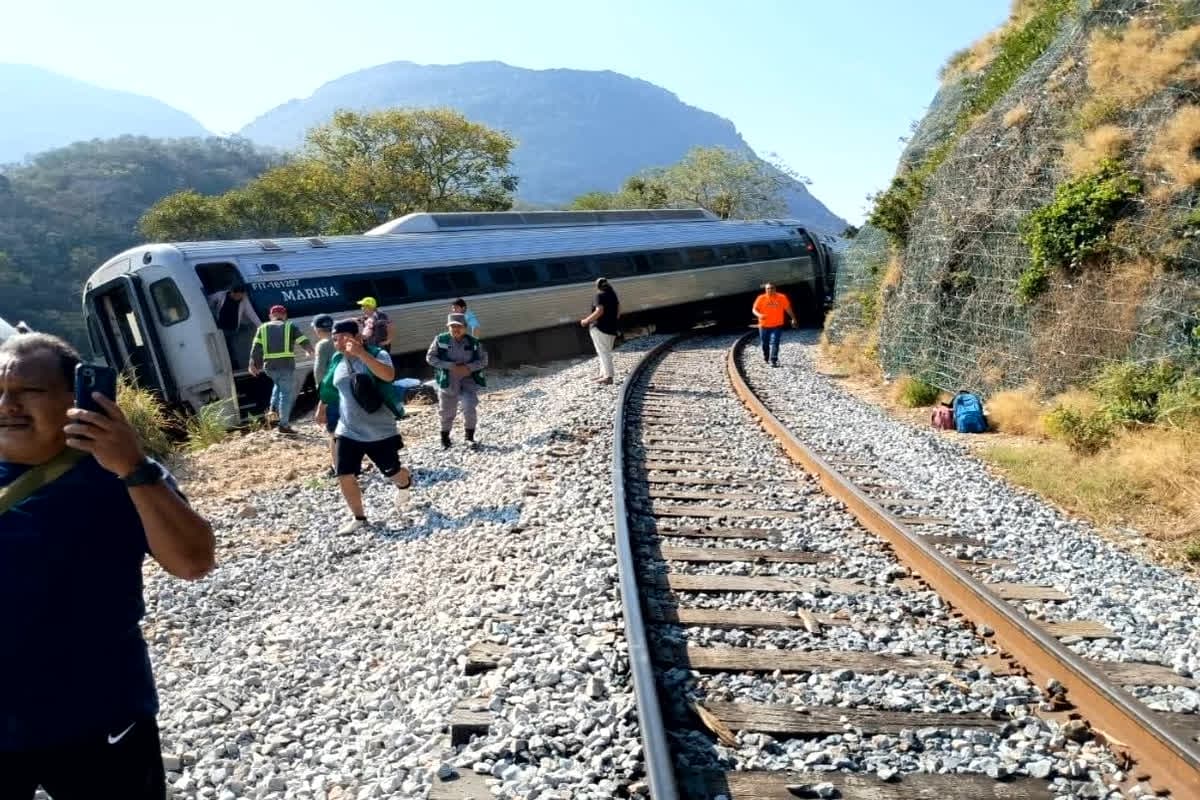 Train Accident News: एक और भीषण रेल हादसा, अब तक 13 की मौत, 90 से ज्यादा हुए घायल, रेस्क्यू ऑपरेशन जारी