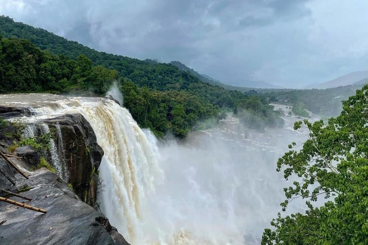 Vishnu Ka Sushasan: सिमटा नक्सलवाद तो खिलखिलाया बस्तर, बना प्राकृतिक खूबसूरती और पर्यटन का नया ठिकाना, साय सरकार के प्रयासों से मिली पहचान