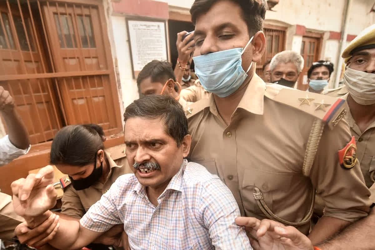 Former IPS Amitabh Thakur Statement: “रात के 2 बजे सूने-सन्नाटे में मेरी गिरफ्तारी हुई, एनकाउंटर का डर था”.. पूर्व IPS ने बताया, किस वजह से लिया गया हिरासत में