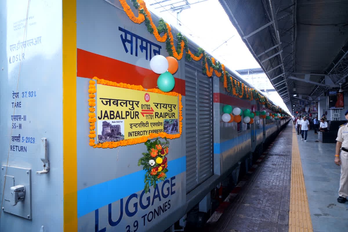 Mook Mati Express Train: बदल गई आपकी पसंदीदा ट्रेन की पहचान! रायपुर-जबलपुर एक्सप्रेस अब इस नाम से चलेगी, रेलवे ने इस वजह से लिया बड़ा फैसला, जानें