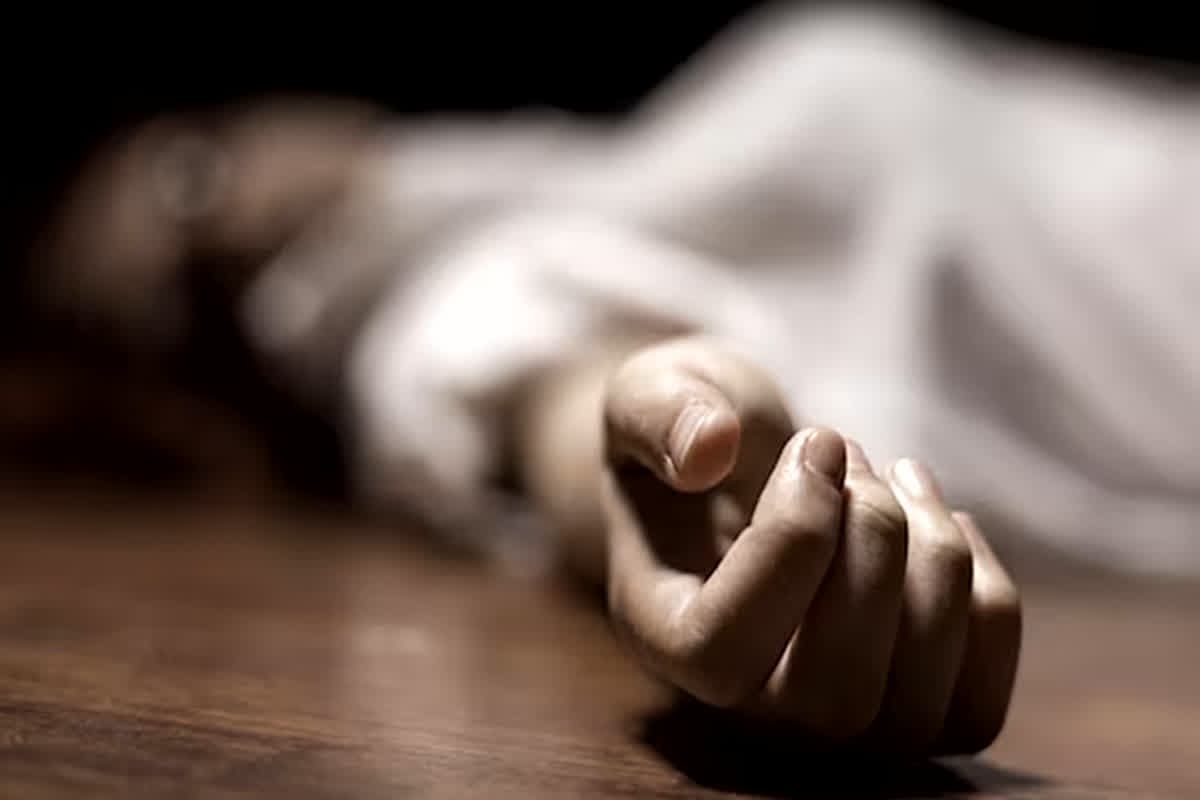 Mother Murder Daughter kidnapped: महिला की हत्या कर बेटी को अगवा कर ले गया युवक, तनाव के बाद भारी संख्या में पुलिस तैनात