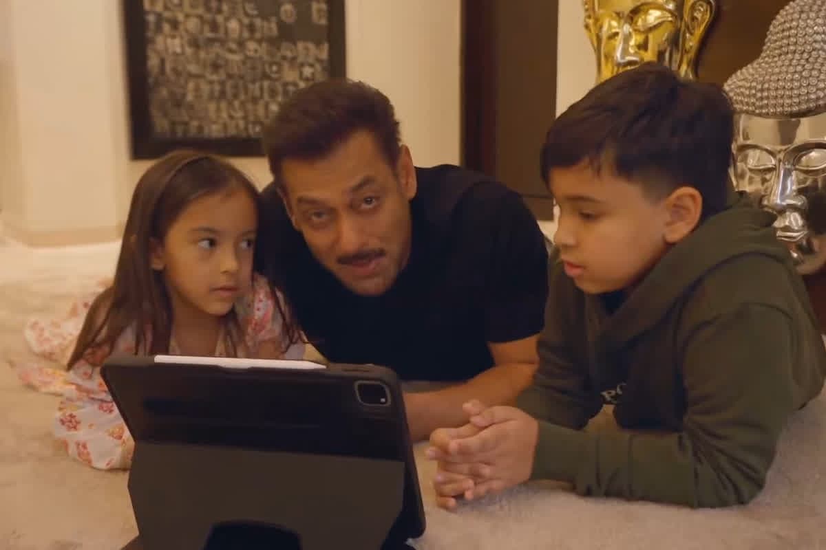 Salman Khan Republic Day Video: गणतंत्र दिवस पर सलमान खान ने शेयर किया खास वीडियो, भांजे-भांजी संग गाया ‘बैटल ऑफ गलवान’ का ‘मातृभूमि’ गाना, देशभक्ति का अंदाज़ दिल छू लेगा