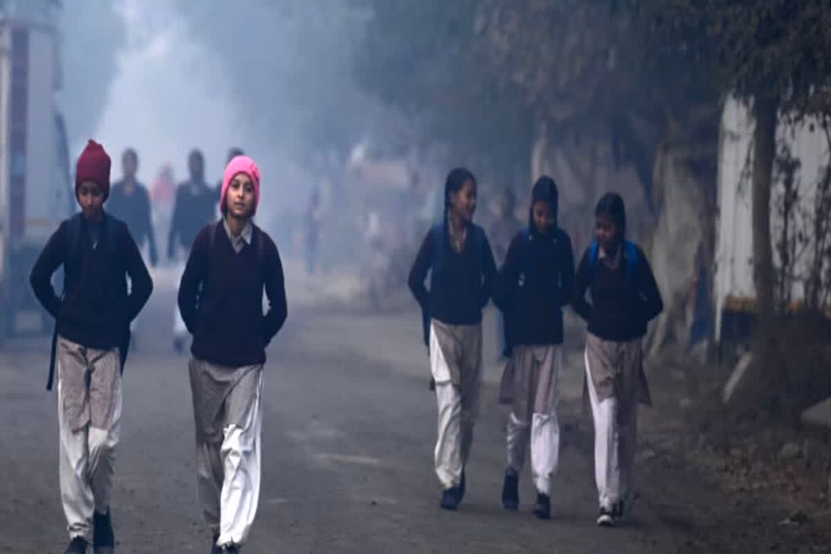 School Closed Latest Order: पूरे प्रदेश में 13 जनवरी तक बंद रहेंगे स्कूल, सरकार ने शीतकालीन अवकाश में की बढ़ोतरी, सीएम के निर्देश के बाद आदेश जारी