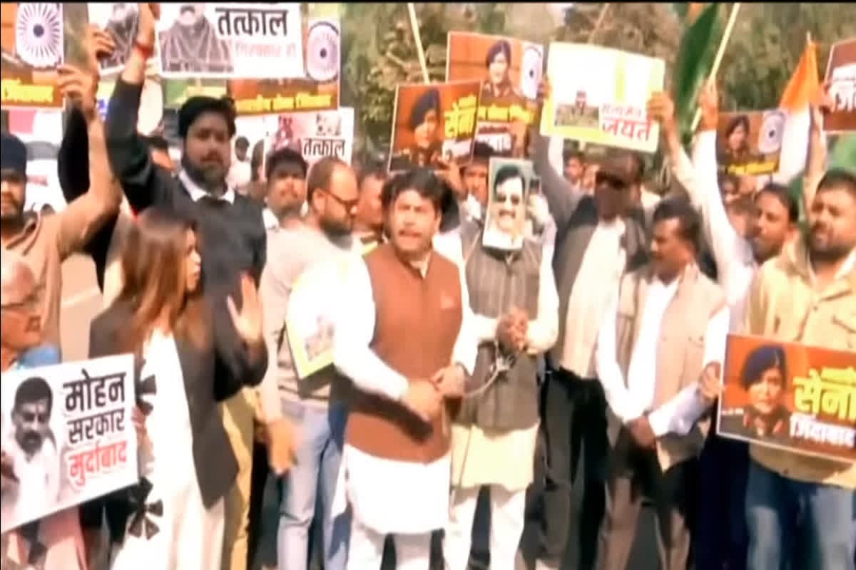 शह मात The Big Debate: सड़क पर उतरी कांग्रेस, विवादित कमेंट पर युद्ध शेष! कर्नल सोफिया कुरैशी पर टिपण्णी को लेकर अपने ही मंत्री को गिरफ्तार करेगी क्या एमपी सरकार?