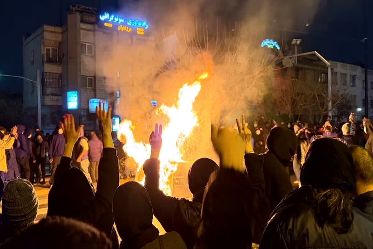 Iran Protests: तुरंत ईरान छोड़ें भारत के नागरिक, भारतीय दूतावास ने जारी की एडवाइजरी, देखें