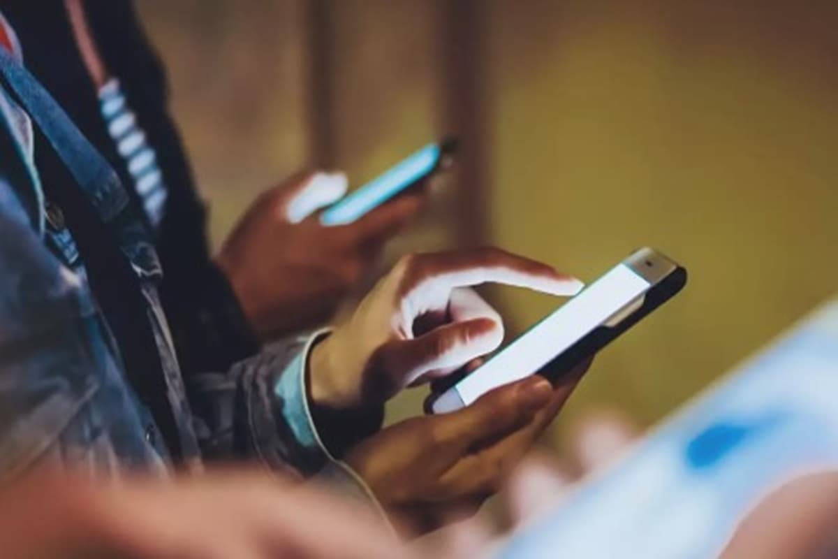 Government Employees social media ban: सरकारी कर्मियों के सोशल मीडिया उपयोग पर लगा बैन, उल्लंघन पर होगी सख्त कार्रवाई, तत्काल प्रभाव से लागू होगा आदेश