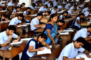 10th Paper Leak: लीक हुआ 10वीं बोर्ड का पेपर, शिक्षिका ने Whatsapp स्टेट्स लगा दिया इस विषय का पर्चा, कलेक्टर ने किया निलंबित