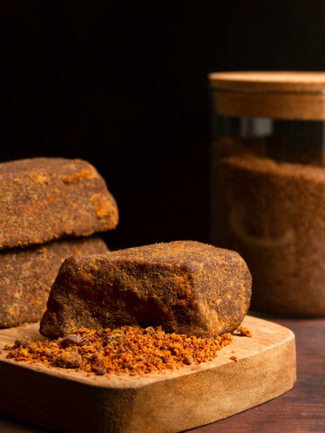 Jaggery and Clove Water Benefits : खाली पेट गुड़ और लौंग का पानी पीने के 5 चमत्कारी फायदे
