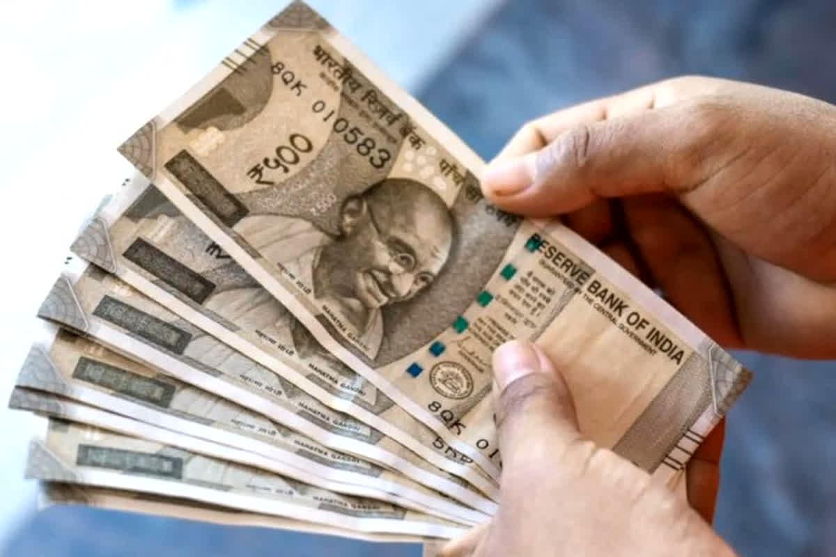 8th Pay Commission Update: 2026 में कर्मचारियों के वेतन और पेंशन में होगा बंपर इजाफा! इतने फीसदी बढ़ सकता है DA,देखें