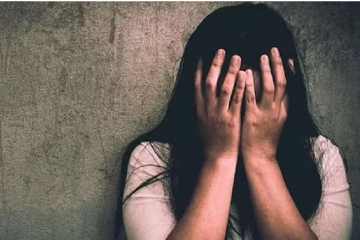Father Raped Two Minor Daughters: दो नाबालिग बेटियों से बलात्कार कर रहा था पिता, 12 साल से कर रहा हैवानियत, ईमेल देखते ही उड़े पुलिस के होश