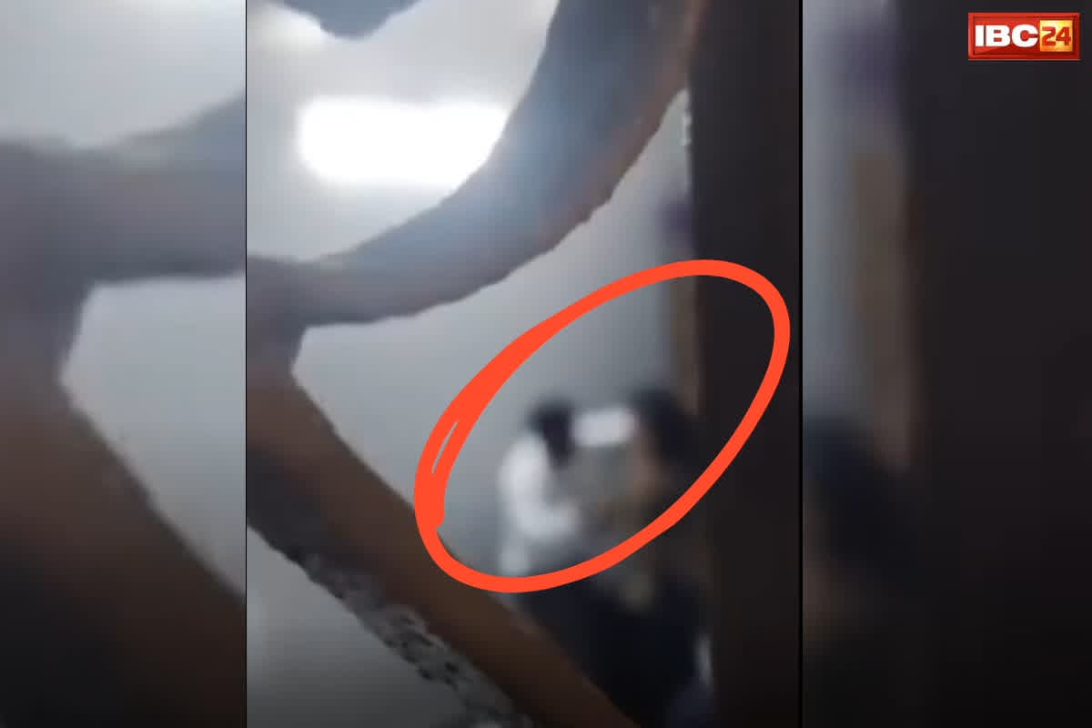 Mandsaur Ashleel Dance: मन्दसौर में अश्लीलता की सारी हदें पार, बंद कमरे में चल रही थी वो वाली पार्टी, किसी ने खिड़की से बनाया वीडियो, फिर जो हुआ