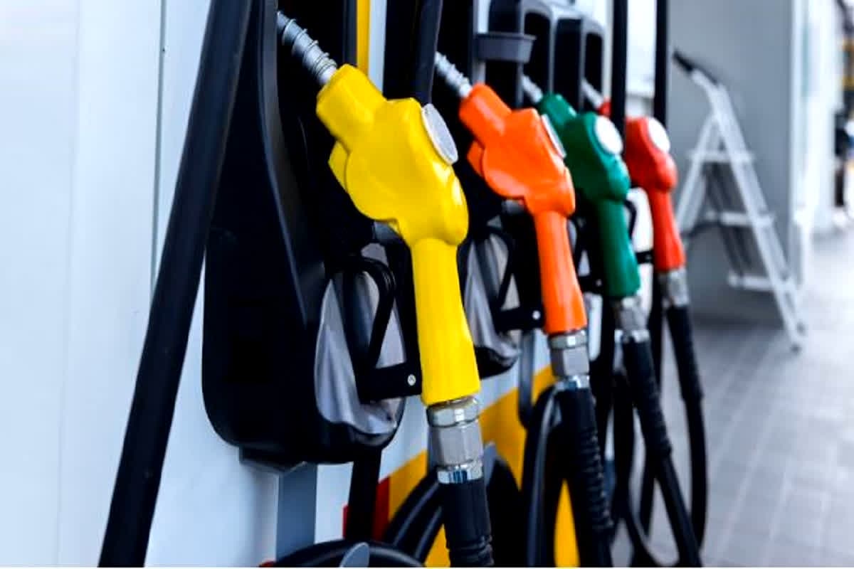 Petrol Diesel Price: फिर बढ़ेंगे पट्रोल-डीजल के दाम! कच्चे तेल की कीमतों में ताबड़तोड़ बढ़ोतरी, ट्रंप के फैसले से वैश्विक बाजार में मंडराया खतरा