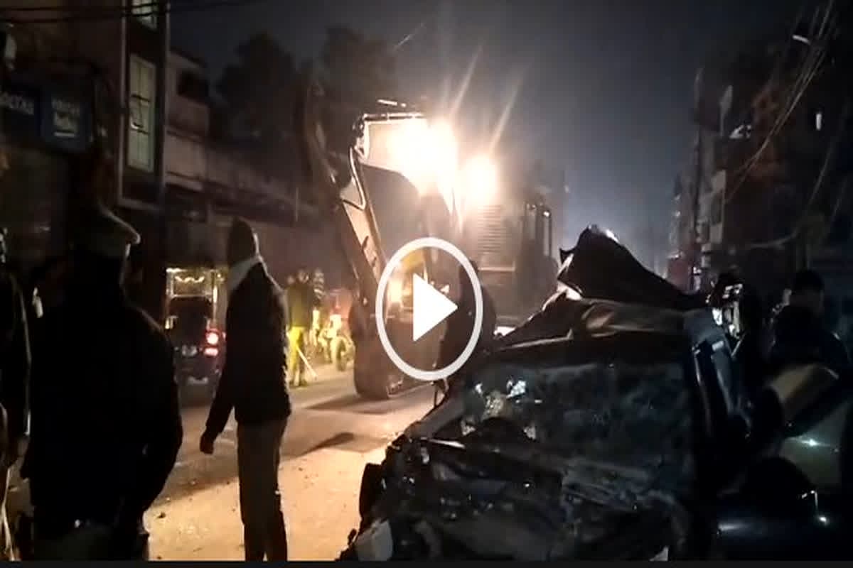 Deoria News: नशे में पोकलेन चालक ने ढाया कहर, कई वाहनों को कुचला, चारो तरफ मची अफरा-तफरी
