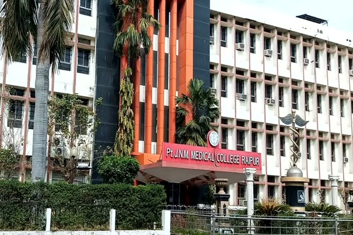 Raipur News: रायपुर में जकात के कार्यक्रम में बजरंग दल का हंगामा, स्कूली छात्राओं को बुलाने का विरोध, शुरू होने से पहले ही करना पड़ा बंद