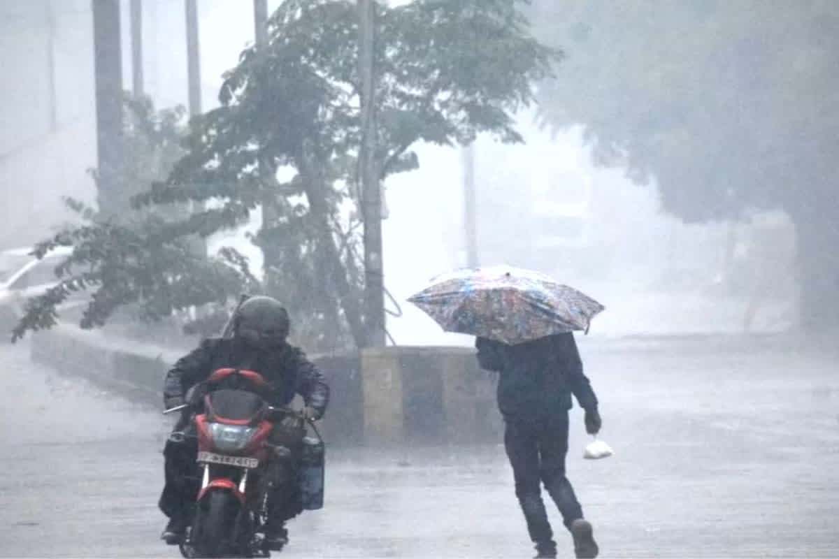 CG Weather Update Today: आज से बदलेगा मौसम का मिजाज, प्रदेश के 14 जिलों में होगी बारिश, तेज हवाओं के साथ गिर सकती है बिजली