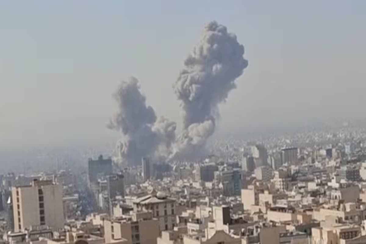 Israel-Iran War Update: इजरायली हमले में ईरानी रक्षा मंत्री के मारे जाने की खबर, IRGC कमांडर को भी ढेर करने का दावा, जानें कैसे है ताजा हालात?