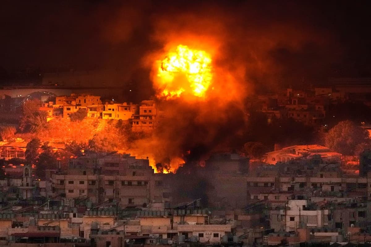 Israel-Iran War Update: इजराइल के 200 विमानों ने इतने ठिकानों को बनाया निशाना, इधर ईरान ने तेल एक्सपोर्ट रूट को किया बंद, UAE का भी आया बड़ा बयान