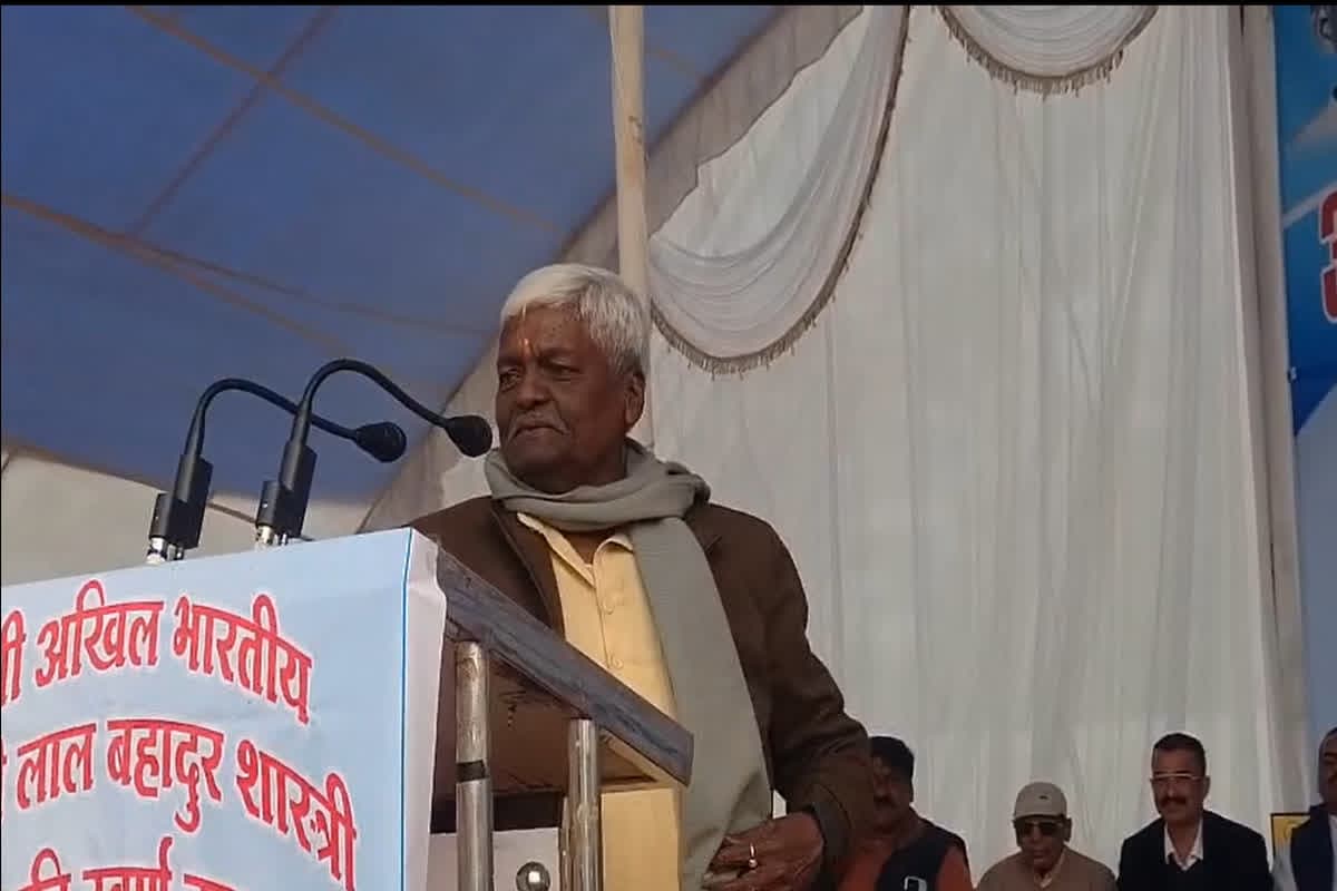Guna MLA Pannalal: कुत्तों की तरह हांफने लगते हैं खिलाड़ी…” पन्नालाल शाक्य ने खिलाड़ियों की फिटनेस पर मंच से दे दिया ऐसा बयान, कोच को लेकर कह दी बड़ी बात