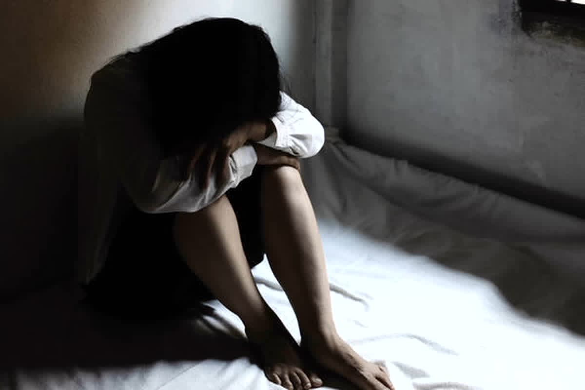 Indore Crime News : अपनी ही बेटी से दुष्कर्म कर फरार था कलयुगी पिता; पुलिस से बचने के लिए अपना रहा था ये हथकंडे, ऐसे आ गया पकड़ में