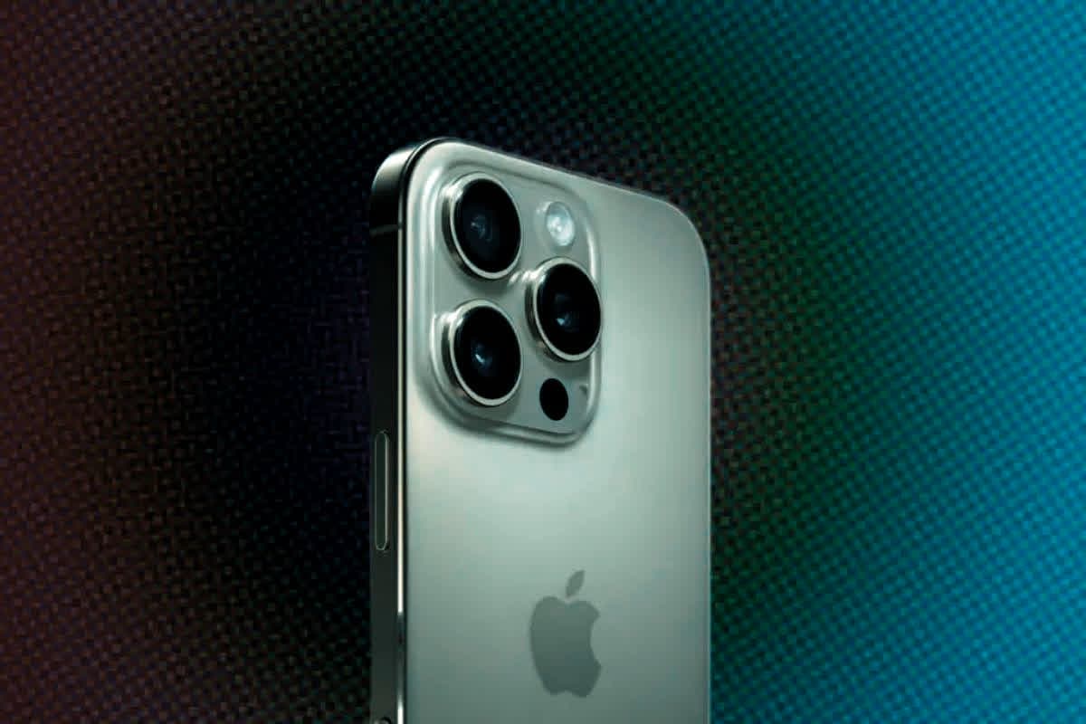 iPhone 18 Pro: DSLR को भी पीछे छोड़ देगा iPhone का कैमरा! जानिए सेल्फी कैमरे में ऐसा क्या बदलाव होने वाला है!