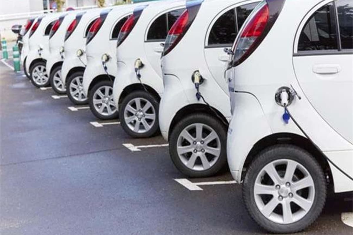 Electric Vehicle Discounts: सरकारी कर्मचारियों के लिए खुशखबरी! ऐसी कार खरीदने मिलेगी इतने प्रतिशत की छूट, यहां की सरकार ने किया ऐलान