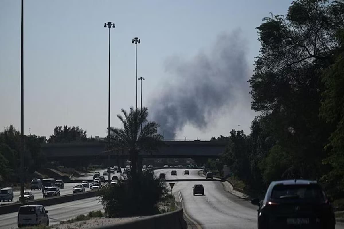 Israel Strikes Hezbollah: अब लेबनान में घुसी इजराइल की सेना, राजधानी बेरूत ने किए ताबड़तोड़ हमले, इधर ईरान में अब तक 787 लोगों की मौत