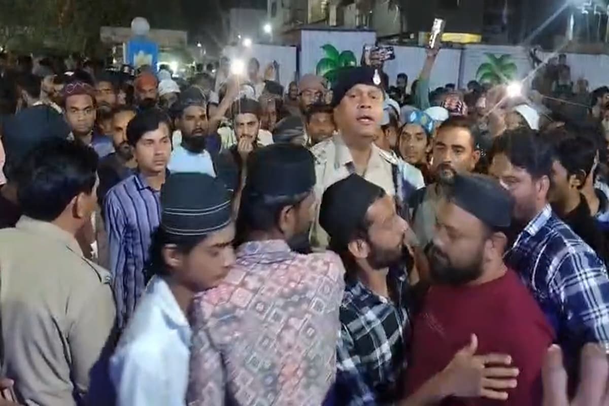 Rajgarh Iftar Party Controversy: इस जिले में इफ्तार पार्टी को लेकर बवाल! मेन रोड पर हो रहा था आयोजन, पुलिस ने किया लाठी चार्ज