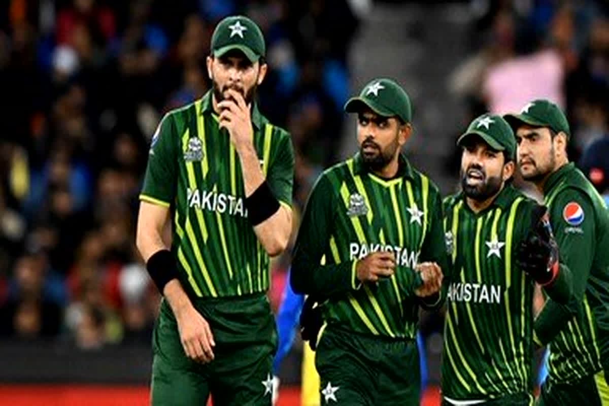 Pakistan ODI Squad Announcement: पाकिस्तान टीम में बड़ा उलटफेर! बाबर आज़म समेत कई स्टार खिलाडियों की छुट्टी, इन 6 नए चेहरों की एंट्री, जानें किसे बनाया कप्तान?