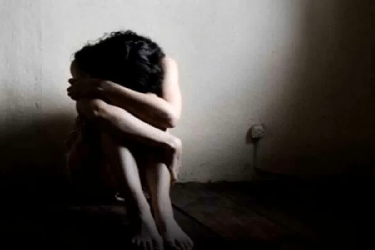Sagar Crime News: अपनी ही दोस्त की पत्नी को इस बात का लालच देकर मिटाई हवस, 5 महीने की गर्भवती होते ही झाड़ा पल्ला