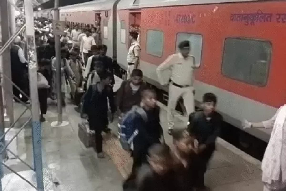 Katni News: एक साथ इतने बच्चों को ले जाया जा रहा था महाराष्ट्र, पुलिस को लगी भनक तो कटनी में उतारा, अब परिजनों ने कही ये बात