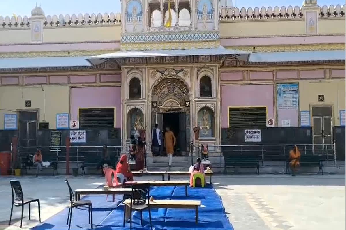 Datia Jain Mandir Chori News: प्रसिद्ध जैन मंदिर पर चोरो ने बोला धावा, चांदी की मूर्ति और सिंहासन ले उड़े चोर, इलाके में मचा हड़कंप